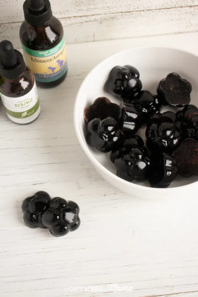 Homemade Immune-Boosting Elderberry Gummy Snacks (for Cold + Flu) - DontMesswithMama.com