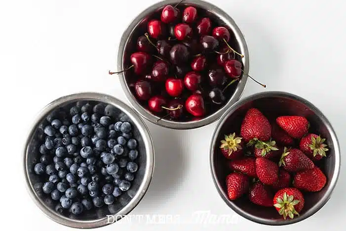 Blueberries, cherries, and strawberries in a bowl