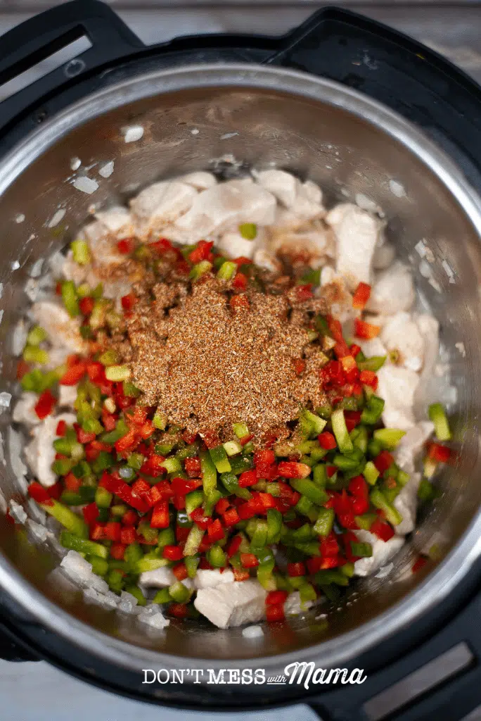 chicken, peppers, onion and seasoning in an instant pot