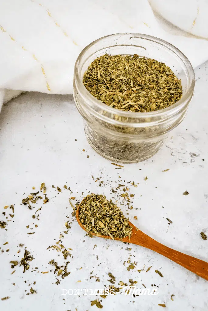 How to Make Your Own Homemade Italian Seasoning Blend - Don’t Mess with ...
