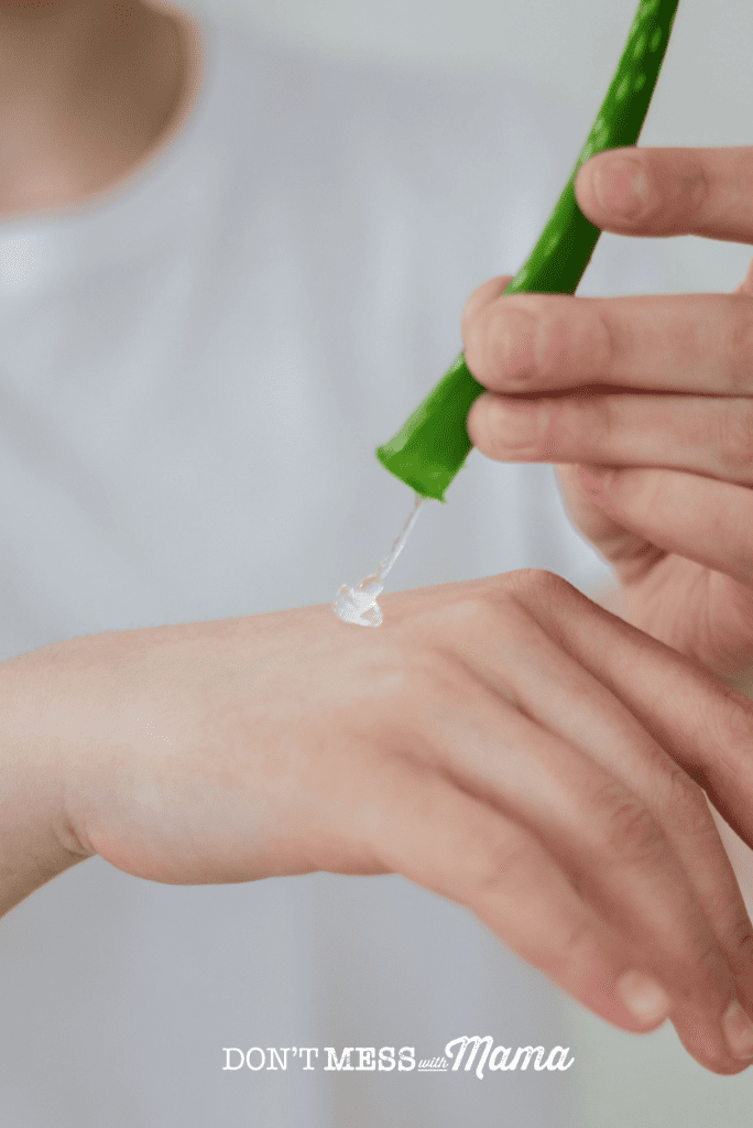 hand applying aloe vera gel